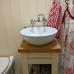 Hut In The Glade, Shepherds Hut With Hot Tub *
