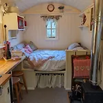 Hut In The Glade, Shepherds Hut With Hot Tub Шале Fryup