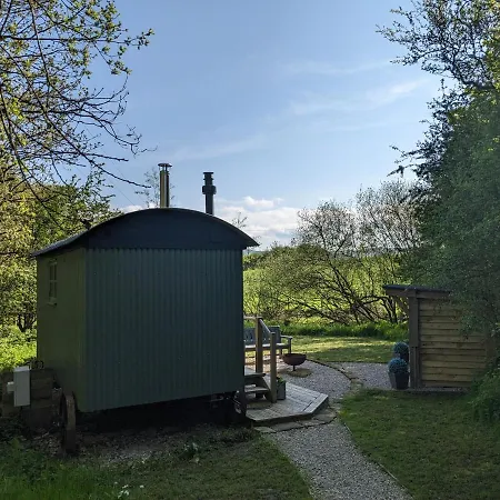 Chalet Hut In The Glade, Shepherds Hut With Hot Tub