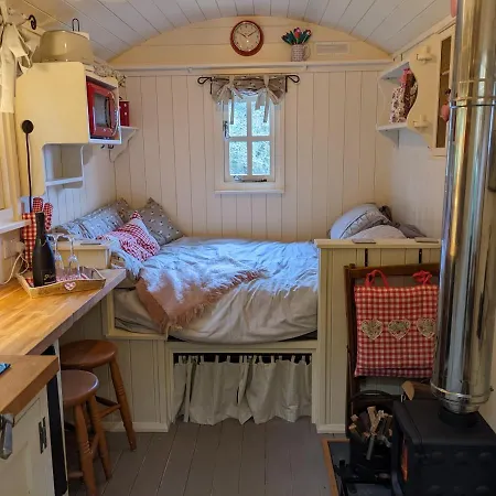 Hut In The Glade, Shepherds Hut With Hot Tub Chalet Fryup