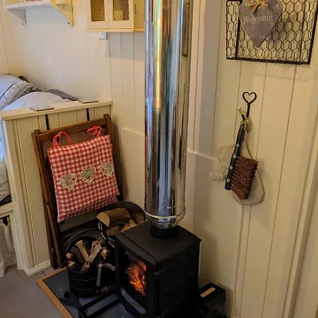 Hut In The Glade, Shepherds Hut With Hot Tub * Fryup